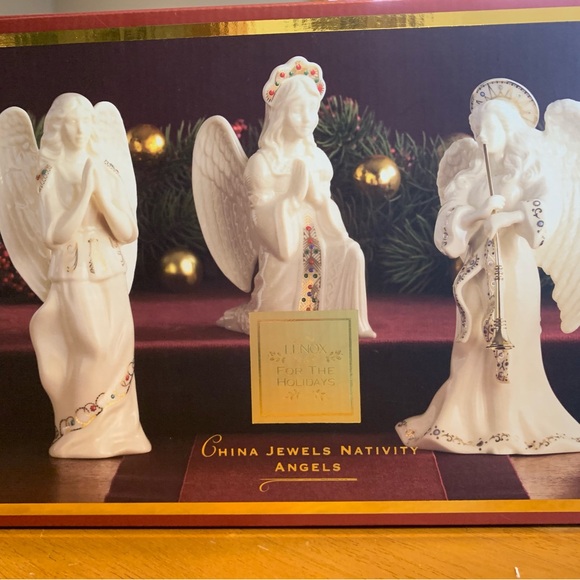 China Jewels Nativity - Praying angel and kneeling angel - Picture 3 of 6
